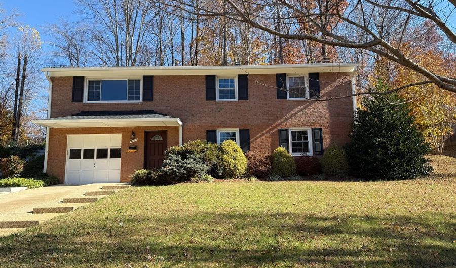 4721 SPRINGBROOK Dr, Annandale, VA 22003 - 4 Beds, 3 Bath