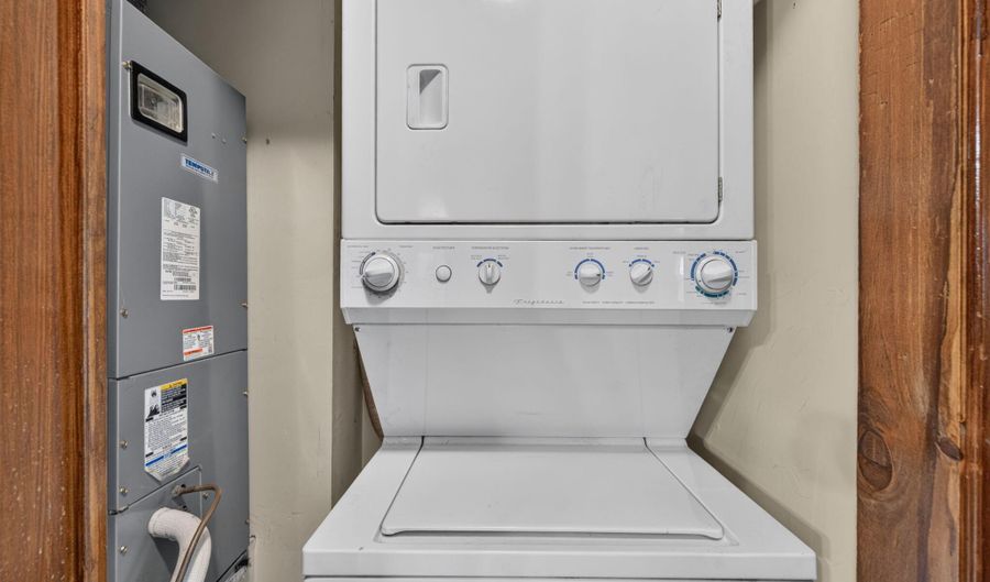 507 Greenwich Dr, Albany, NY 12203 - 2 Beds, 1 Bath