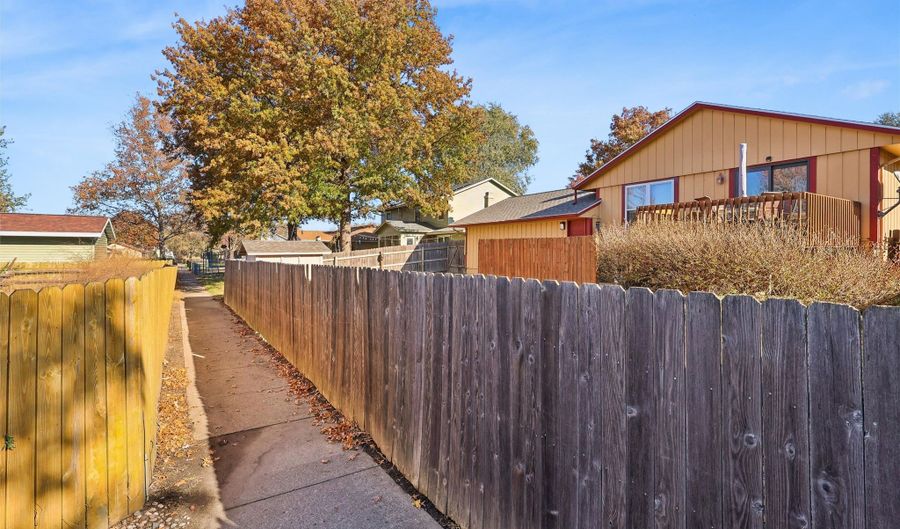 306 NW Bramble Rd, Ankeny, IA 50023 - 3 Beds, 3 Bath