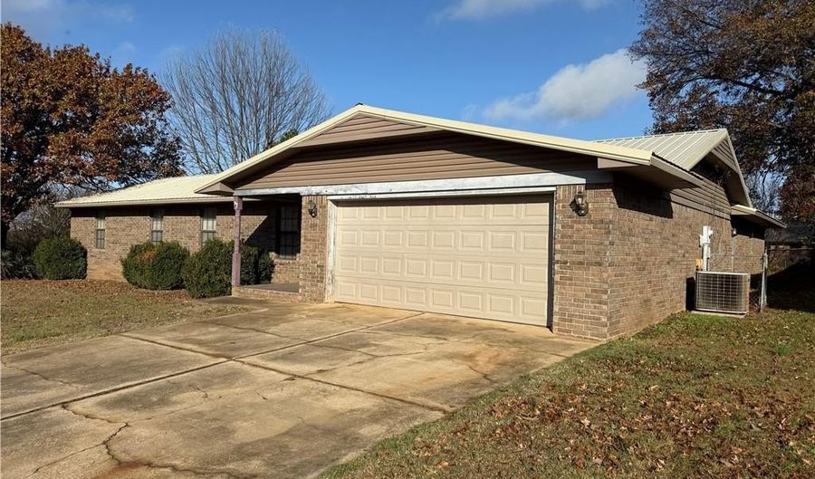 204 Nellie St, Arkoma, OK 74901 - 3 Beds, 3 Bath