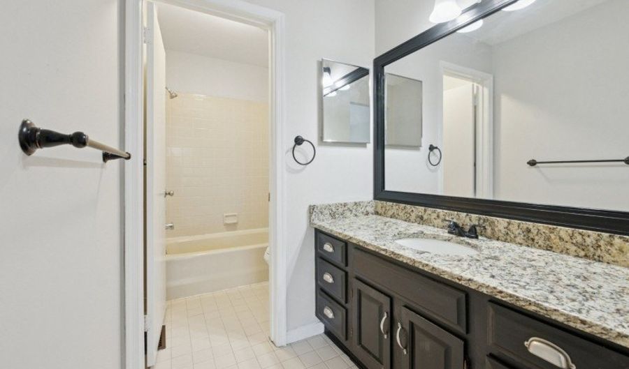 4 Ray Ct, Bedminster, NJ 07921 - 2 Beds, 2 Bath