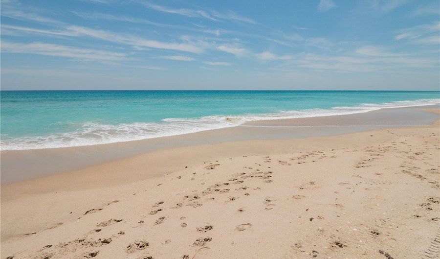 467 Marlin Cir, Barefoot Bay, FL 32976 - 2 Beds, 2 Bath