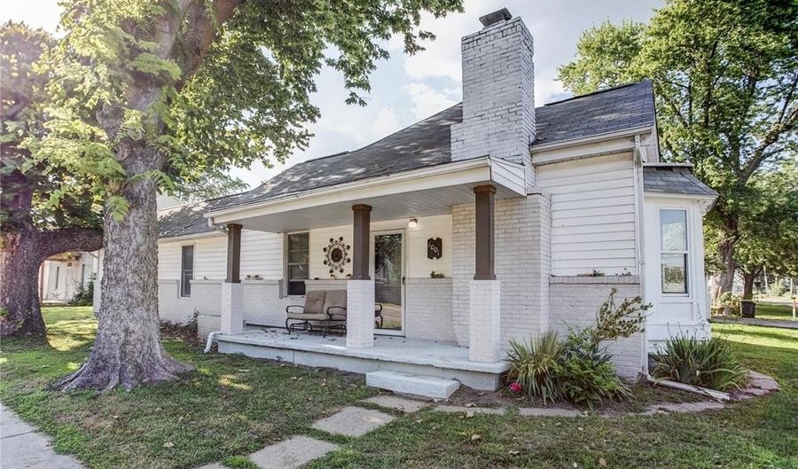 1001 W Main St, Alhambra, IL 62001 - 4 Beds, 1 Bath