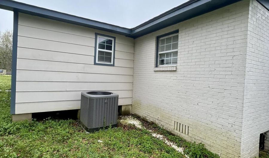 605 E Chickasaw St, Brookhaven, MS 39601 - 3 Beds, 2 Bath