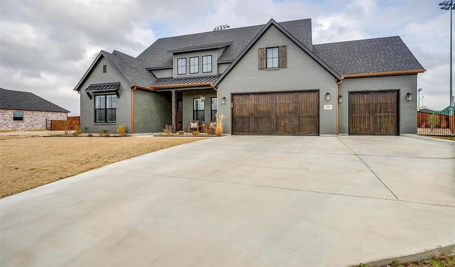 510 Eagle Ct E, Aledo, TX 76008 - 4 Beds, 3 Bath