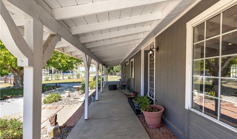 32722 Wagon Wheel Rd, Agua Dulce, CA 91390 - 3 Beds, 2 Bath