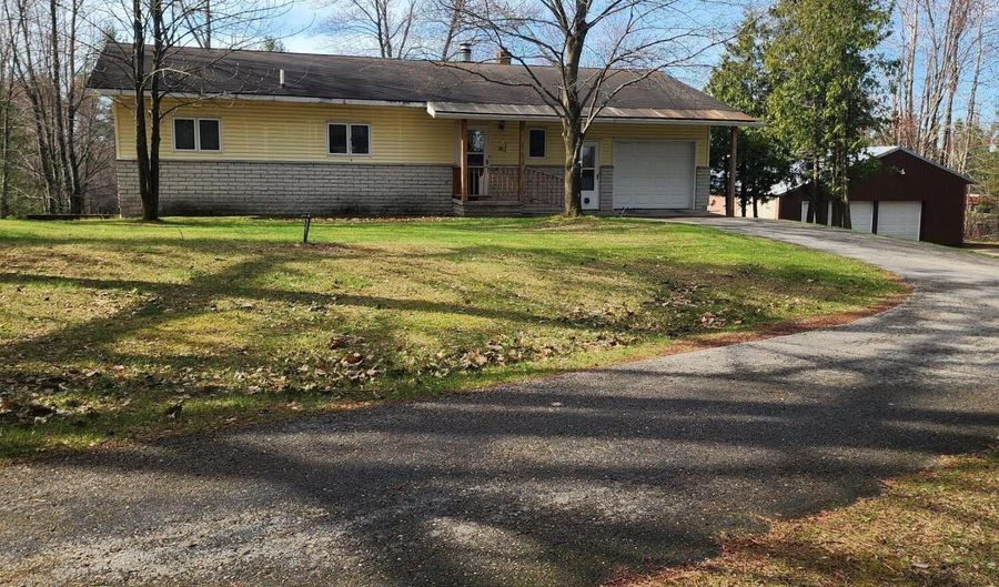 1090 Oakridge Dr, Alpena, MI 49707 - 3 Beds, 2 Bath