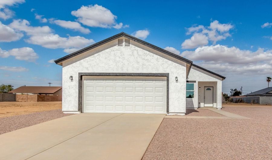 8335 W PINEVETA Dr, Arizona City, AZ 85123 - 3 Beds, 2 Bath