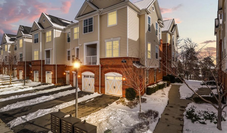 23276 SOUTHDOWN MANOR Ter 117, Ashburn, VA 20148 - 2 Beds, 3 Bath