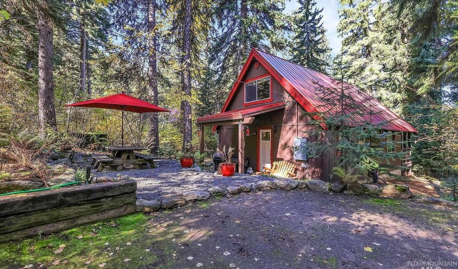 10 Caribou Pkwy, Cascade, ID 83611 - 2 Beds, 1 Bath