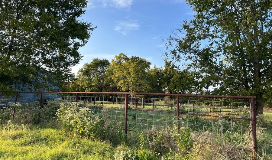 2452 S Carr Pen Rd, Atoka, OK 74525 - 4 Beds, 3 Bath