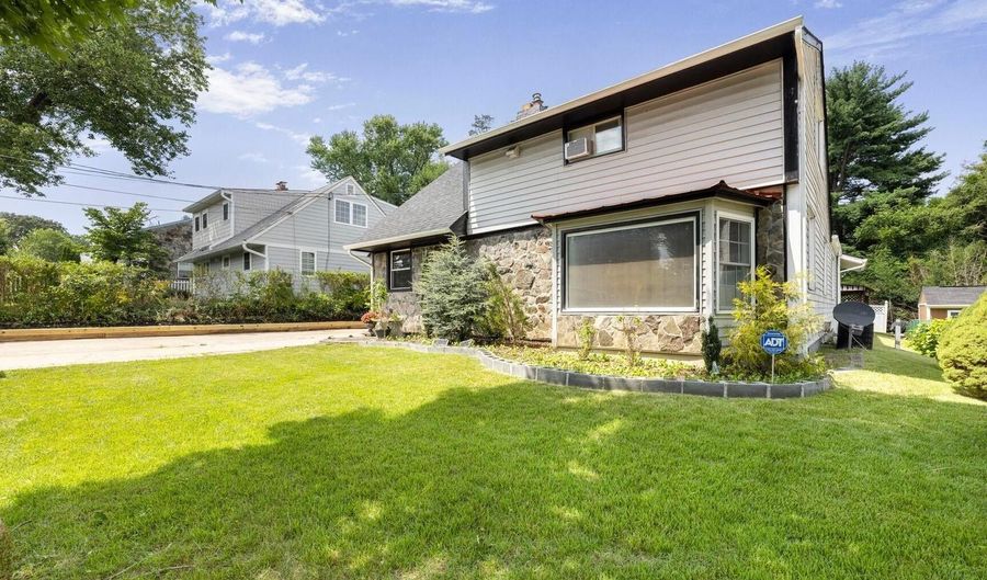 1714 VEIRS MILL Rd, Rockville, MD 20851 - 4 Beds, 2 Bath