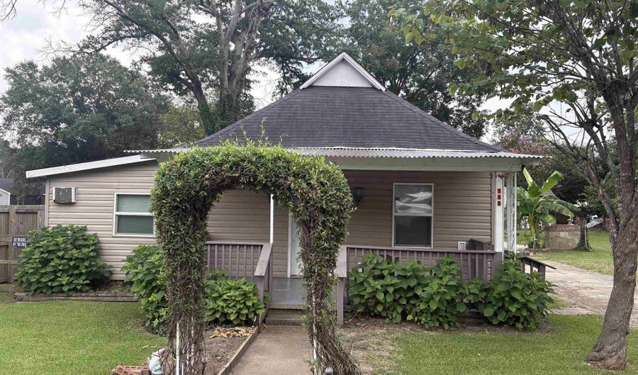106 Arch St, Bald Knob, AR 72010 - 3 Beds, 2 Bath