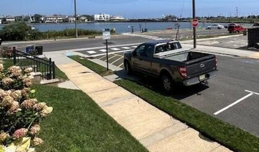 300 Deal Lake Dr 5, Asbury Park, NJ 07712 - 1 Beds, 1 Bath