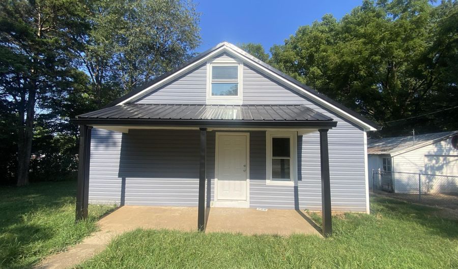 728 Beechwood Ave, Bardstown, KY 40004 - 4 Beds, 2 Bath