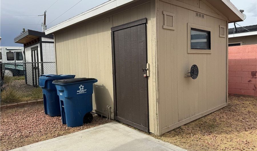 2128 Whitewater Dr, Bullhead City, AZ 86442 - 2 Beds, 1 Bath