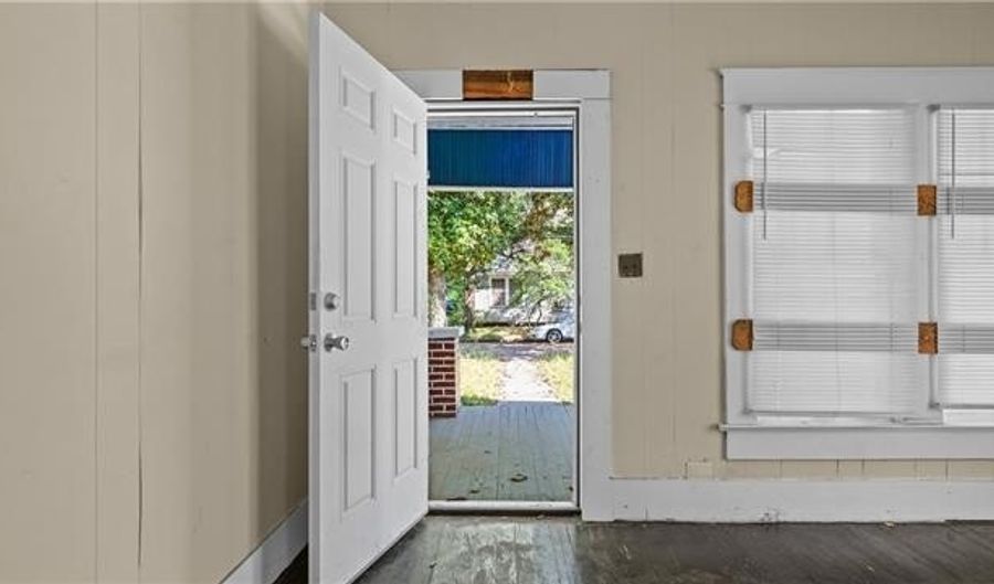 2242 NOBLE St, Alexandria, LA 71301 - 3 Beds, 1 Bath