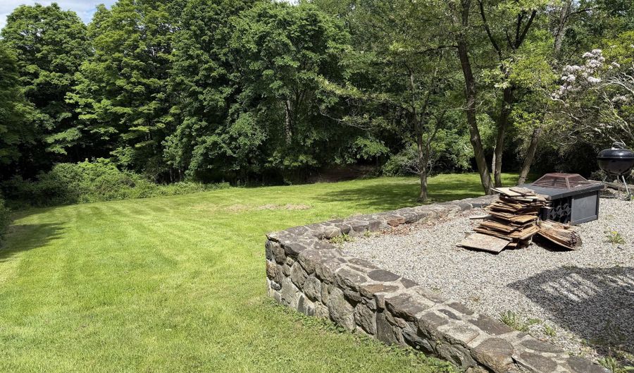 159 Clapboard Ridge Rd, Danbury, CT 06811 - 4 Beds, 1 Bath