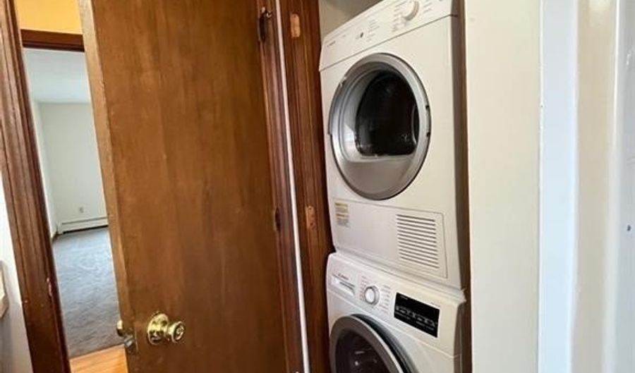 3 Buttonwood St 1, Bristol, RI 02809 - 3 Beds, 1 Bath