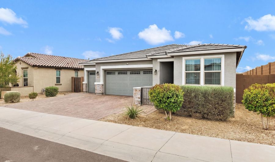 2332 S 241ST Dr, Buckeye, AZ 85326 - 4 Beds, 3 Bath