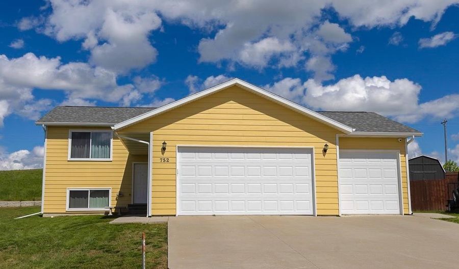 752 Bear Tooth Ct, Box Elder, SD 57719 - 4 Beds, 2 Bath