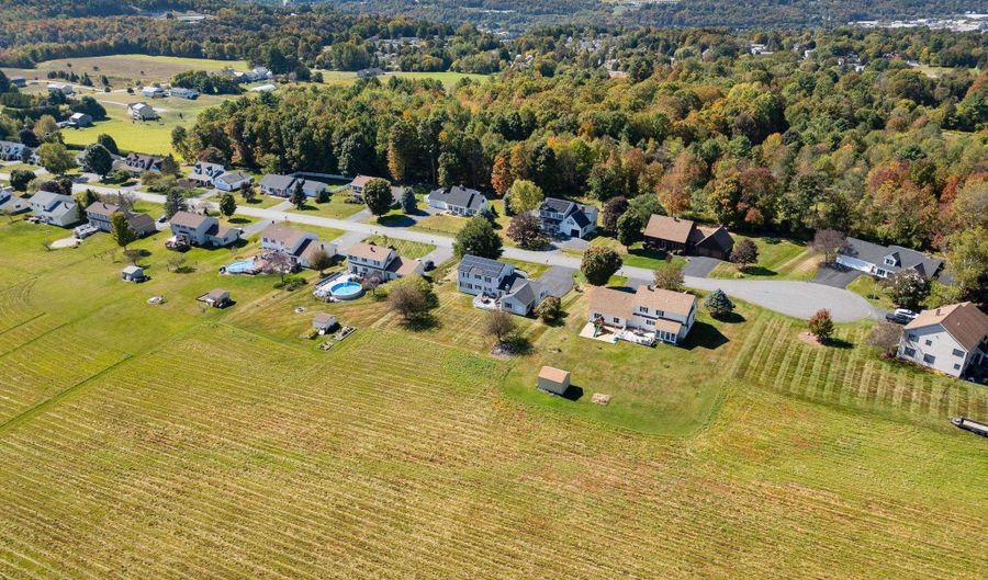 65 Cobble Hill Mdws, Barre, VT 05641 - 4 Beds, 4 Bath