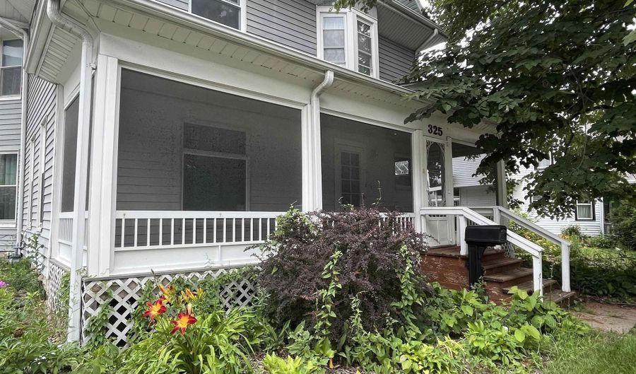 325 S Main St, Albia, IA 52531 - 5 Beds, 2 Bath
