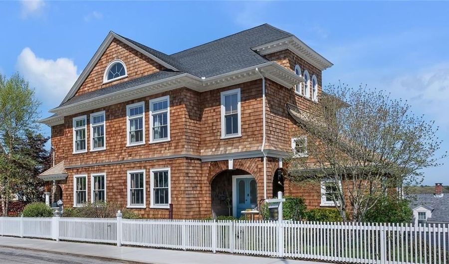 70 Peirce St, East Greenwich, RI 02818 - 4 Beds, 3 Bath