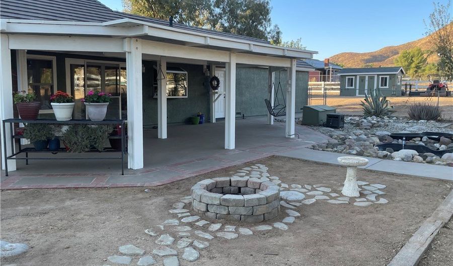 33416 Overland Trl, Agua Dulce, CA 91390 - 4 Beds, 2 Bath