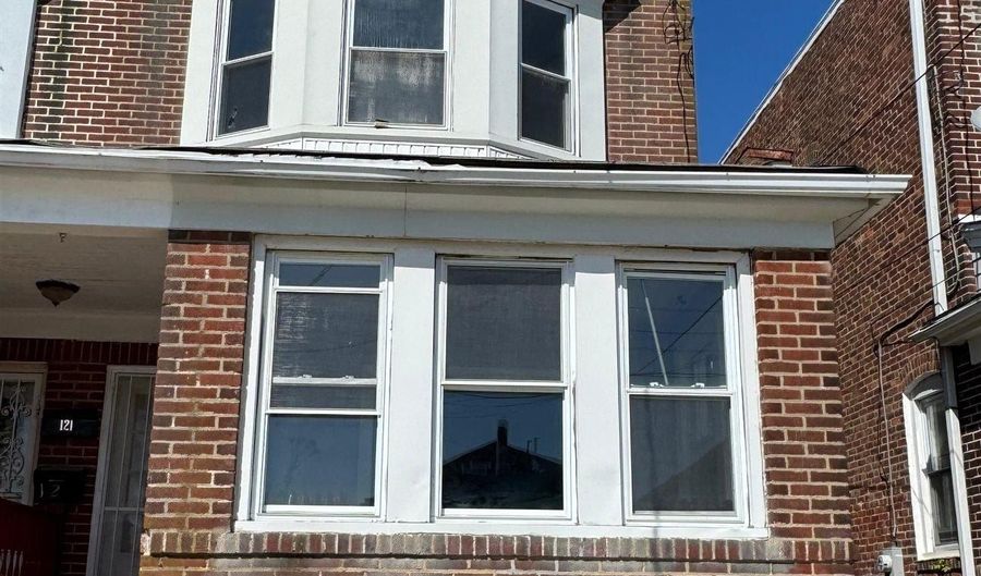 121 N Raleigh Ave, Atlantic City, NJ 08401 - 3 Beds, 2 Bath