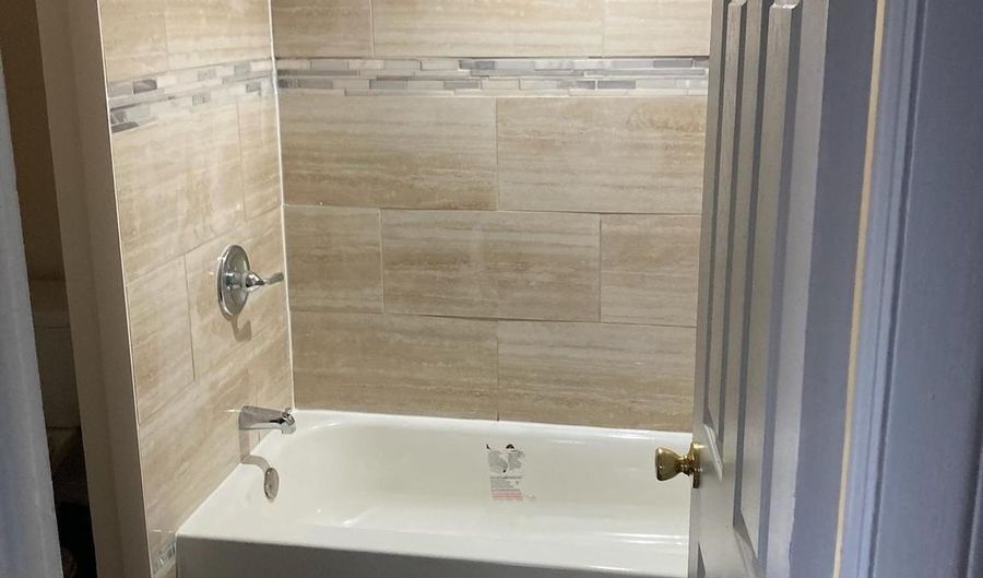 421 CLEMENTS BRIDGE Rd, Barrington, NJ 08007 - 1 Beds, 1 Bath