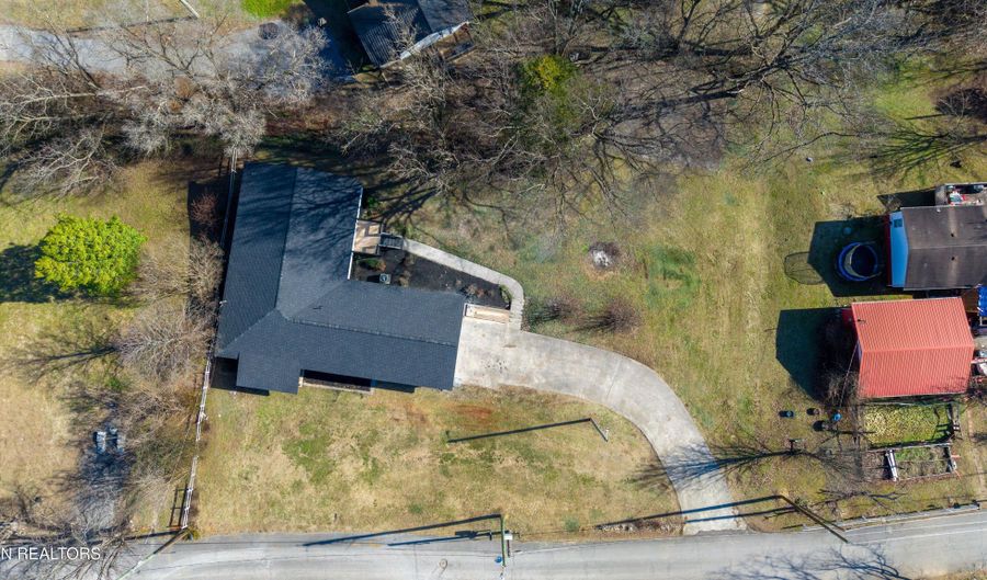 711 Walter St, Athens, TN 37303 - 3 Beds, 2 Bath