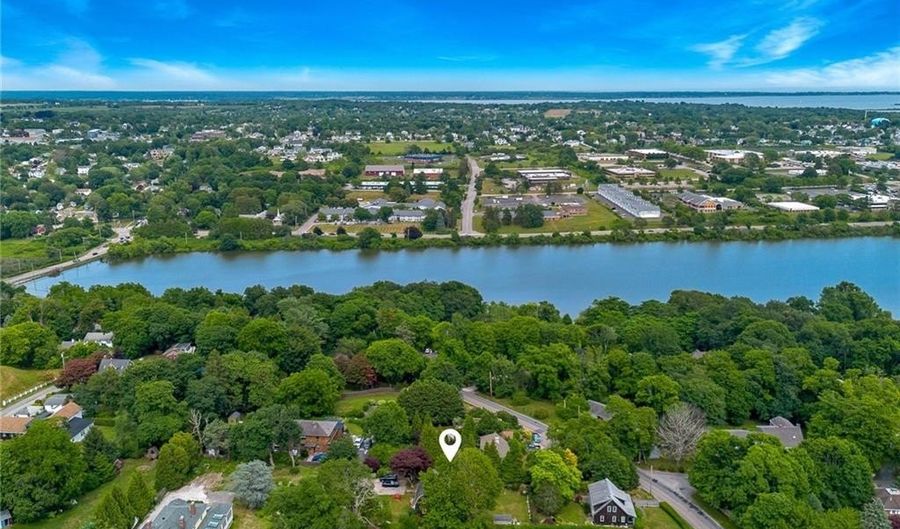 7 Boulevard E, Middletown, RI 02842 - 3 Beds, 2 Bath