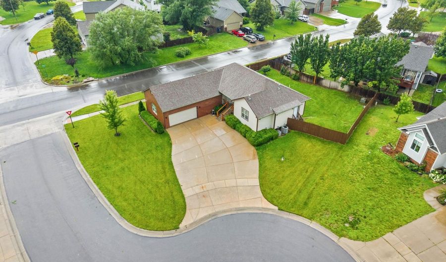 2217 S Tuscany Cir, Andover, KS 67002 - 6 Beds, 4 Bath