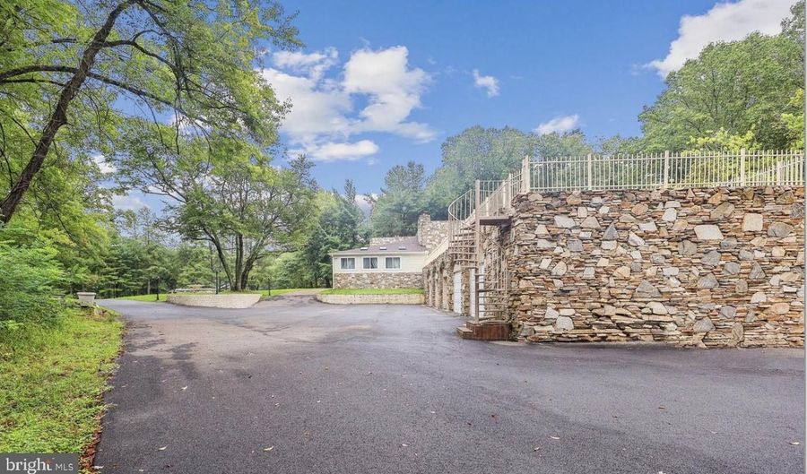 11701 LOCUST DALE Ct, Bowie, MD 20721 - 7 Beds, 6 Bath