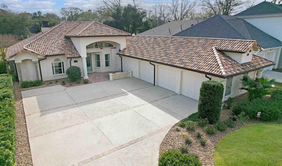 7470 Sevenoaks Ave, Baton Rouge, LA 70806 - 3 Beds, 4 Bath