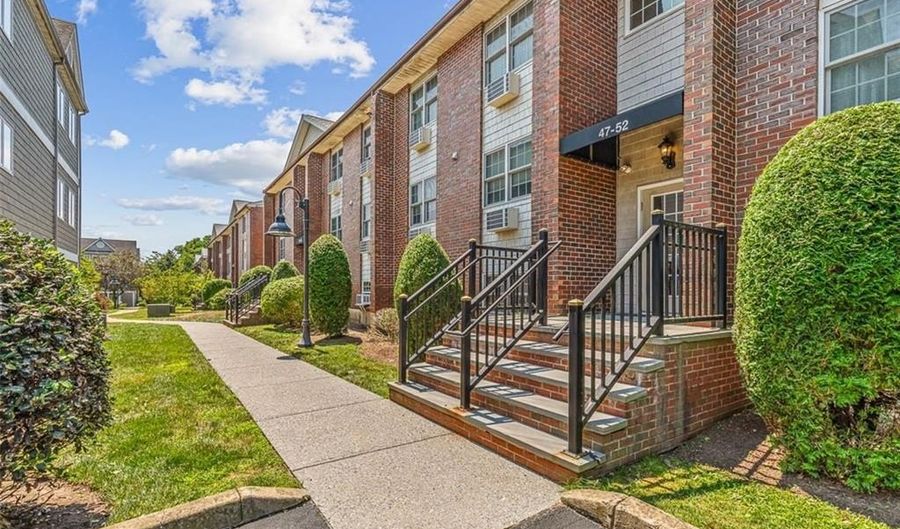 673 Metacom Ave 50, Bristol, RI 02809 - 2 Beds, 2 Bath