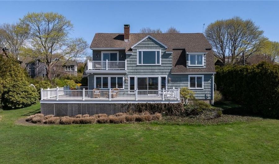 38 Pierce Ave, Jamestown, RI 02835 - 4 Beds, 3 Bath