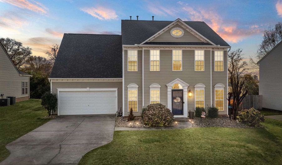 135 Castleton Cir, Boiling Springs, SC 29316 - 4 Beds, 3 Bath