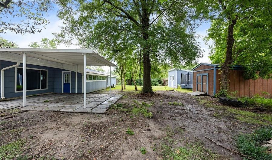 555 Lonita St, Baton Rouge, LA 70815 - 4 Beds, 3 Bath
