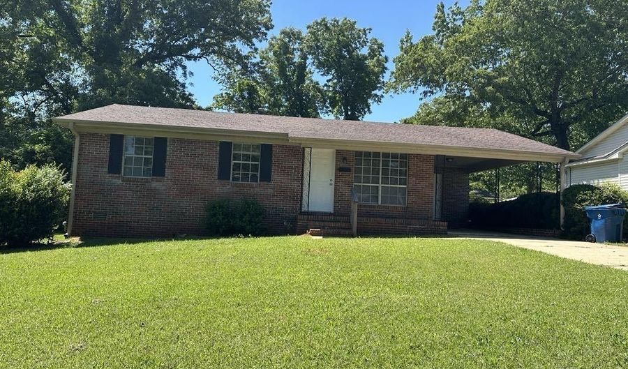 813 ROBERSON Rd, Fairfield, AL 35064 - 3 Beds, 1 Bath