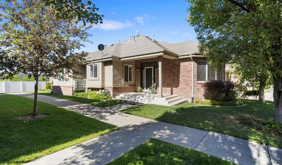 9518 N 4500 W, Cedar Hills, UT 84062 - 2 Beds, 2 Bath