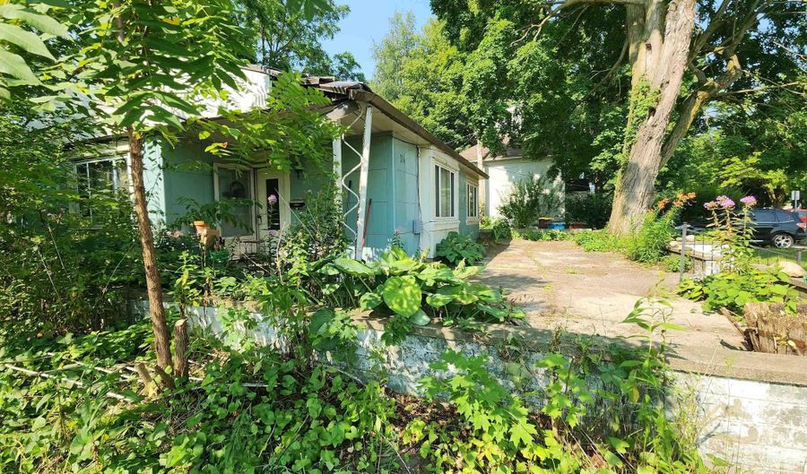 314 E Gilmore St, Angola, IN 46703 - 2 Beds, 1 Bath