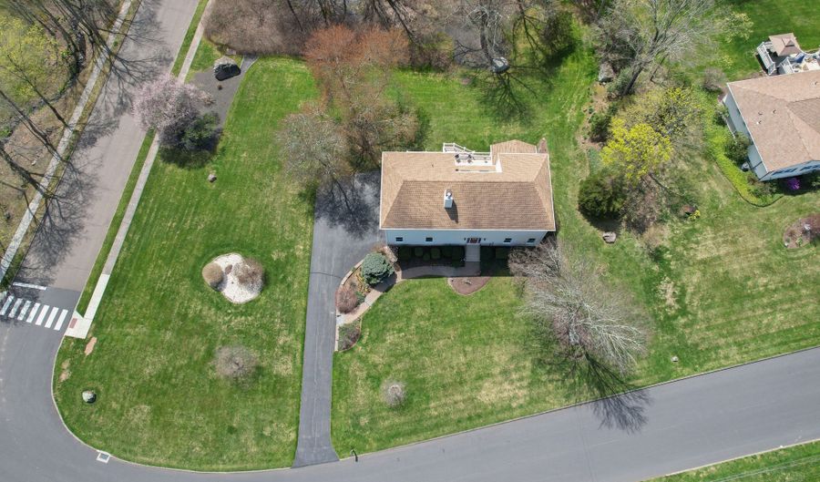 319 Redstone Dr, Cheshire, CT 06410 - 4 Beds, 4 Bath