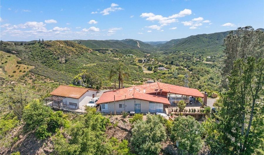 39435 De Luz Rd, Fallbrook, CA 92028 - 3 Beds, 2 Bath