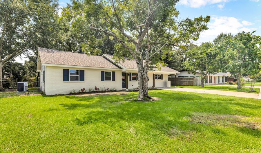 2223 Popps Ferry Rd, Biloxi, MS 39532 - 3 Beds, 2 Bath
