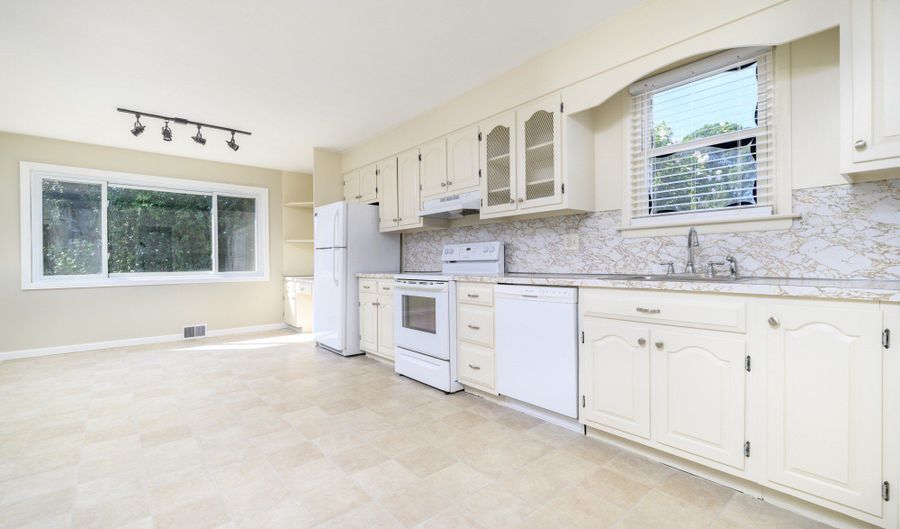 43 Plankton St, Bridgeport, CT 06606 - 3 Beds, 1 Bath