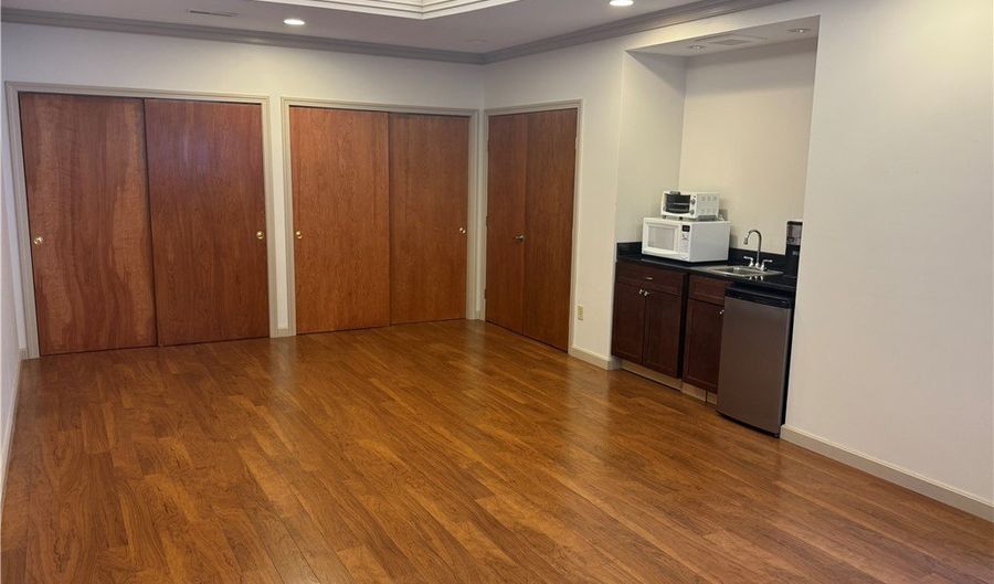 908 E Waterloo Rd, Akron, OH 44306 - 0 Beds, 0 Bath