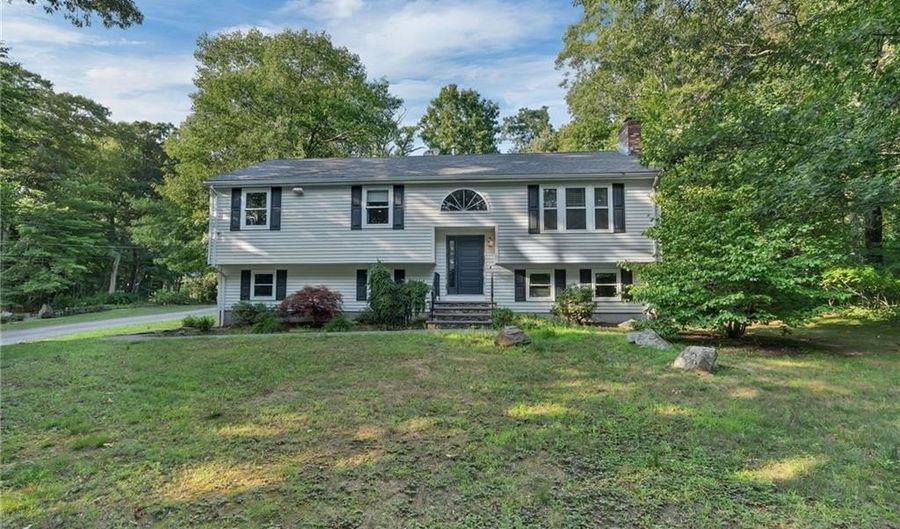 587 Central Ave, Johnston, RI 02919 - 3 Beds, 3 Bath
