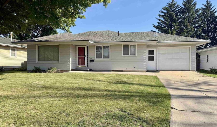 1107 4Th Ave, Ackley, IA 50601 - 2 Beds, 2 Bath
